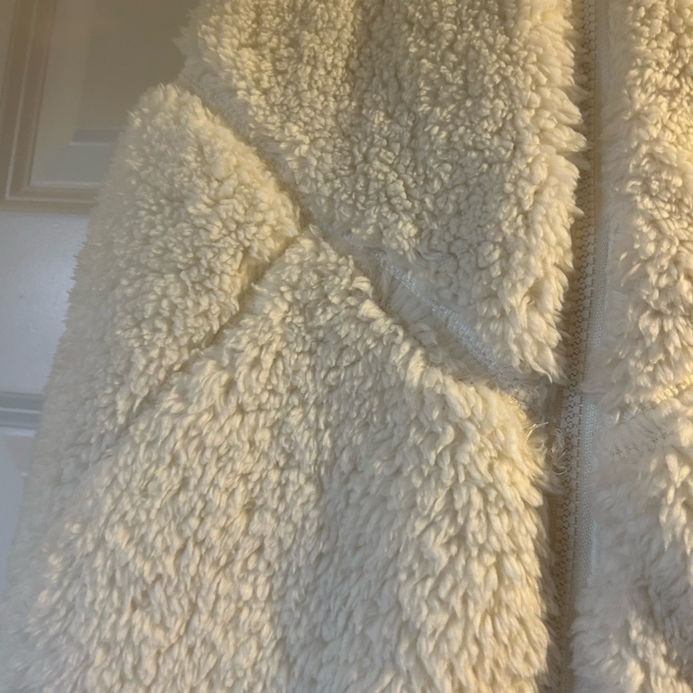 Zyia Cozy White Sherpa Kids Vest NWT - Picture 2 of 7